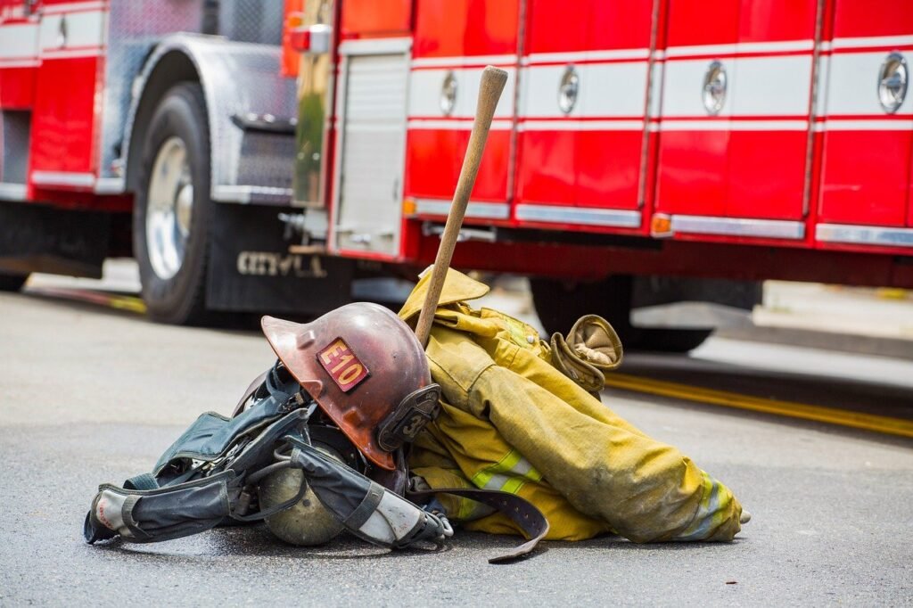 fireman, uniform, gear-7849036.jpg