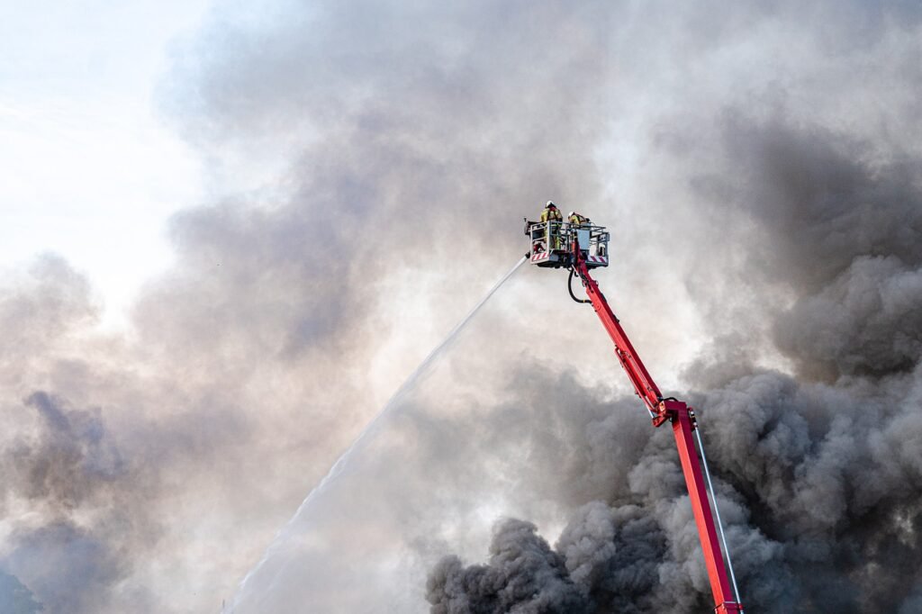 firemen, smoke, ladder-5242315.jpg